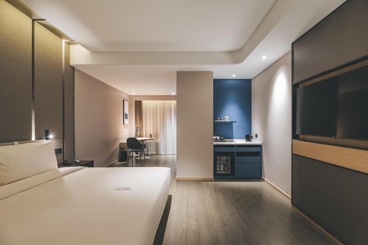 Atour Hongqiao International Exhibition Linkong Park Hotel 4*